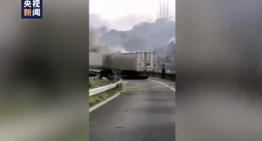 浙江溫嶺槽罐車爆炸，死傷百余人！我們?cè)撊绾畏婪队凸捃嚤际鹿剩?圖2)