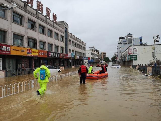 警惕！中國氣象局連發(fā)三個預警，多地有大暴雨(圖1)