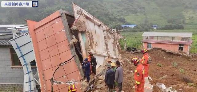 云南臨滄木場鄉(xiāng)突發(fā)山體滑坡5人失聯(lián) 已安全疏散61戶農(nóng)戶
