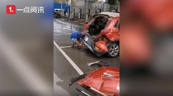北汽新能源汽車冒煙遇水又爆炸 電動車起火該怎么做？(圖3)