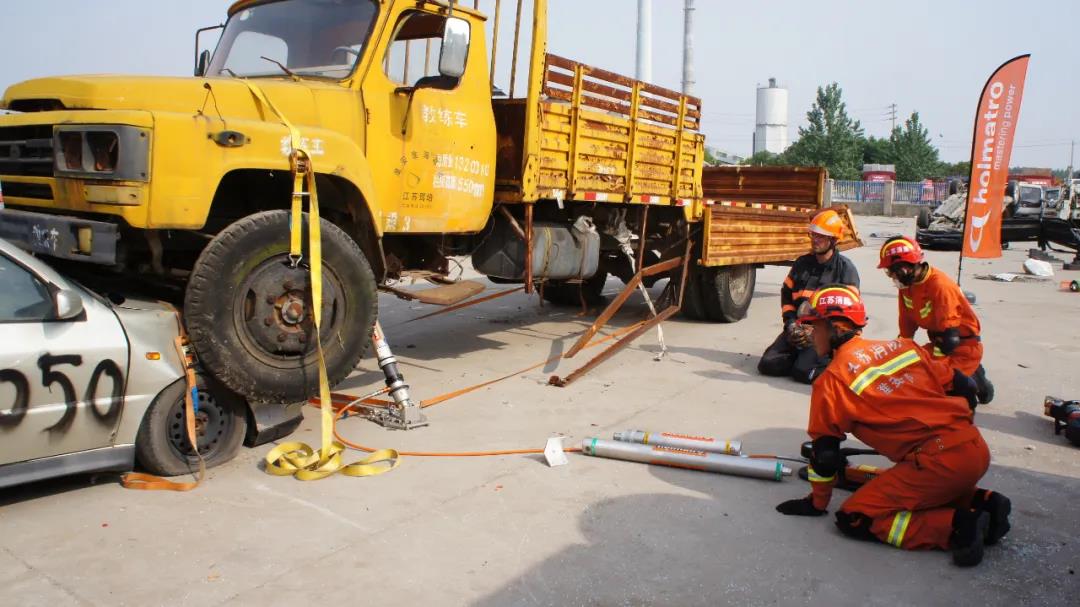 消防技術(shù)：大型車(chē)輛頂升