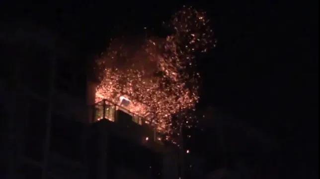 驚險，上海這起居民火災(zāi)炸好幾次(圖1)